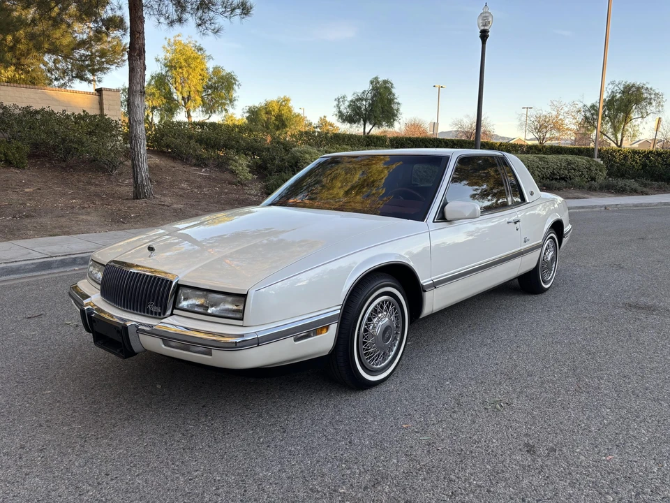 1990 Buick Riviera 4th-7th Gen - Image 2 of 31
