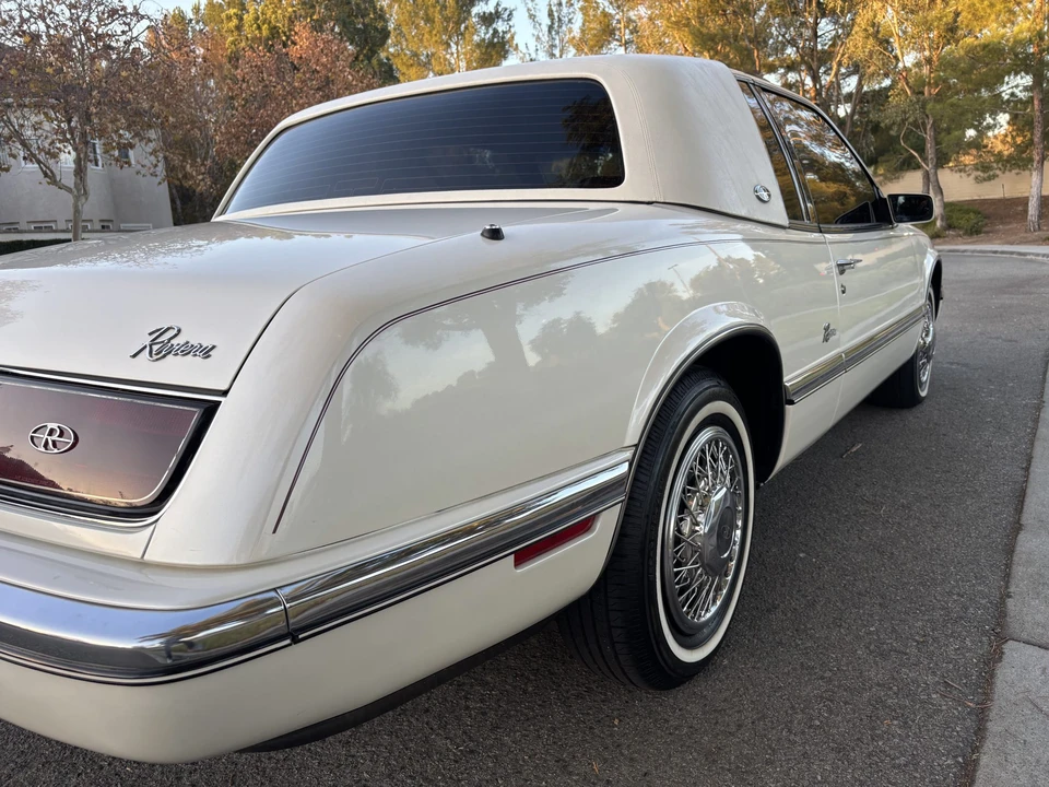 1990 Buick Riviera 4th-7th Gen - Image 24 of 31