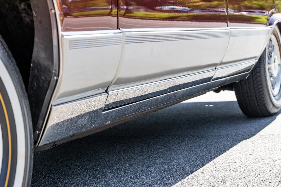1990 Cadillac Brougham - Image 26 of 31