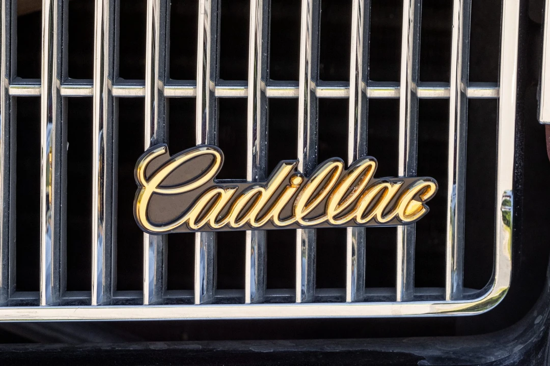 1990 Cadillac Brougham - Image 23 of 31