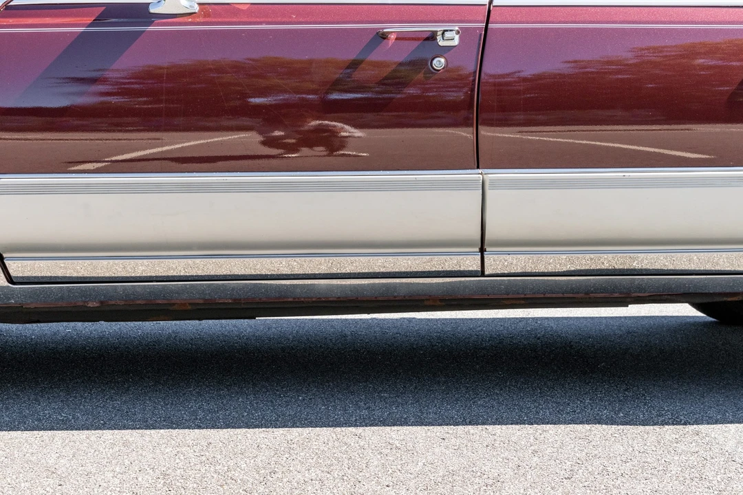 1990 Cadillac Brougham - Image 27 of 31
