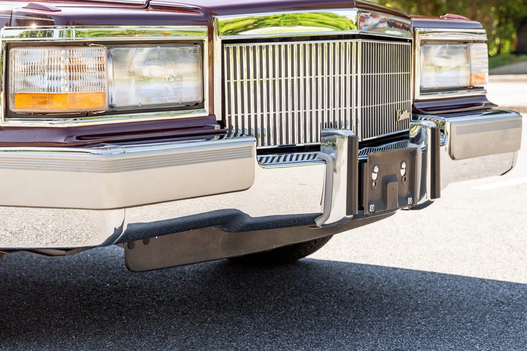 1990 Cadillac Brougham - Image 17 of 31