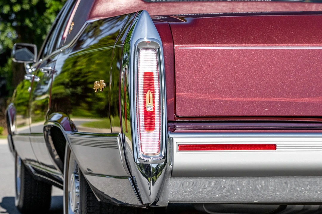 1990 Cadillac Brougham - Image 30 of 31