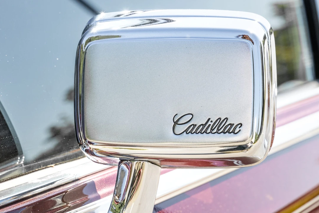 1990 Cadillac Brougham - Image 25 of 31