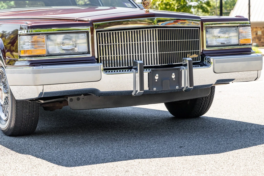 1990 Cadillac Brougham - Image 16 of 31
