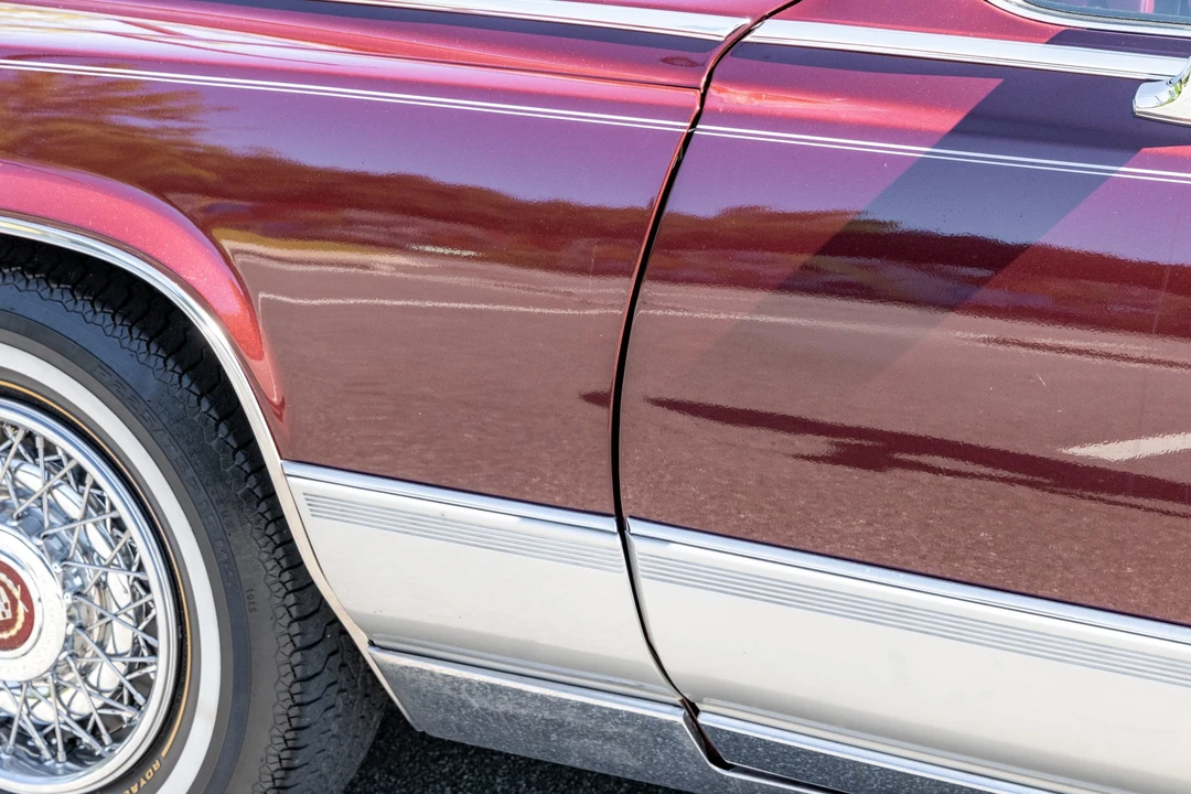 1990 Cadillac Brougham - Image 24 of 31