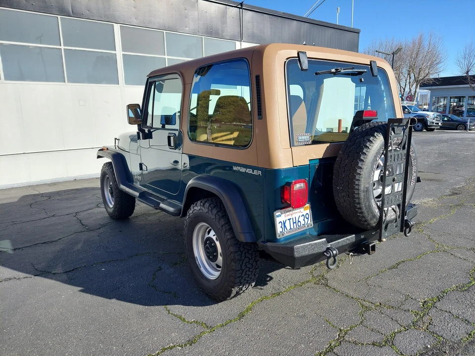 1995 Jeep YJ Wrangler - Image 21 of 31