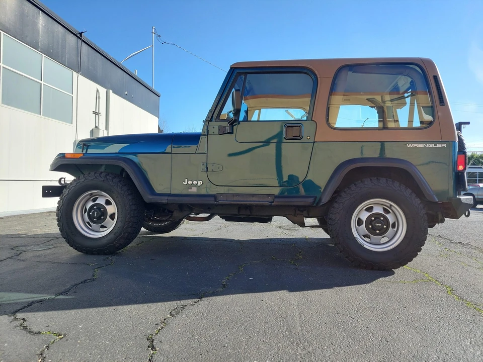 1995 Jeep YJ Wrangler - Image 22 of 31