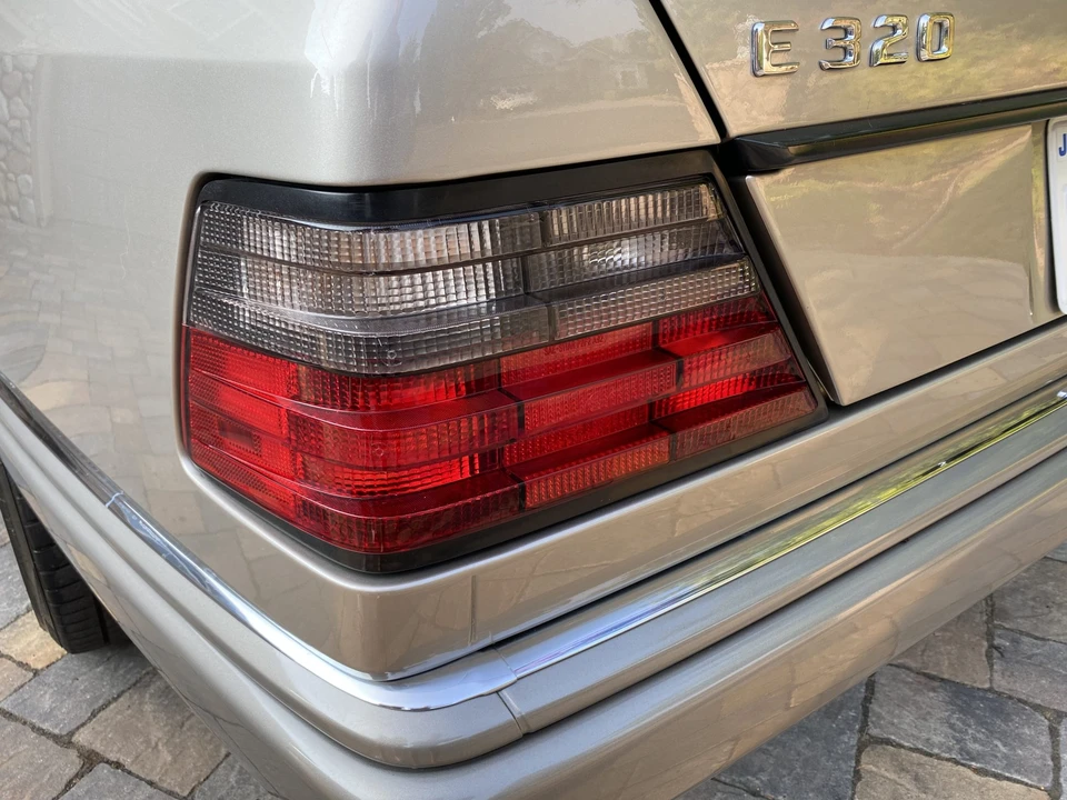 1995 Mercedes-Benz W124 E-Class - Image 25 of 31