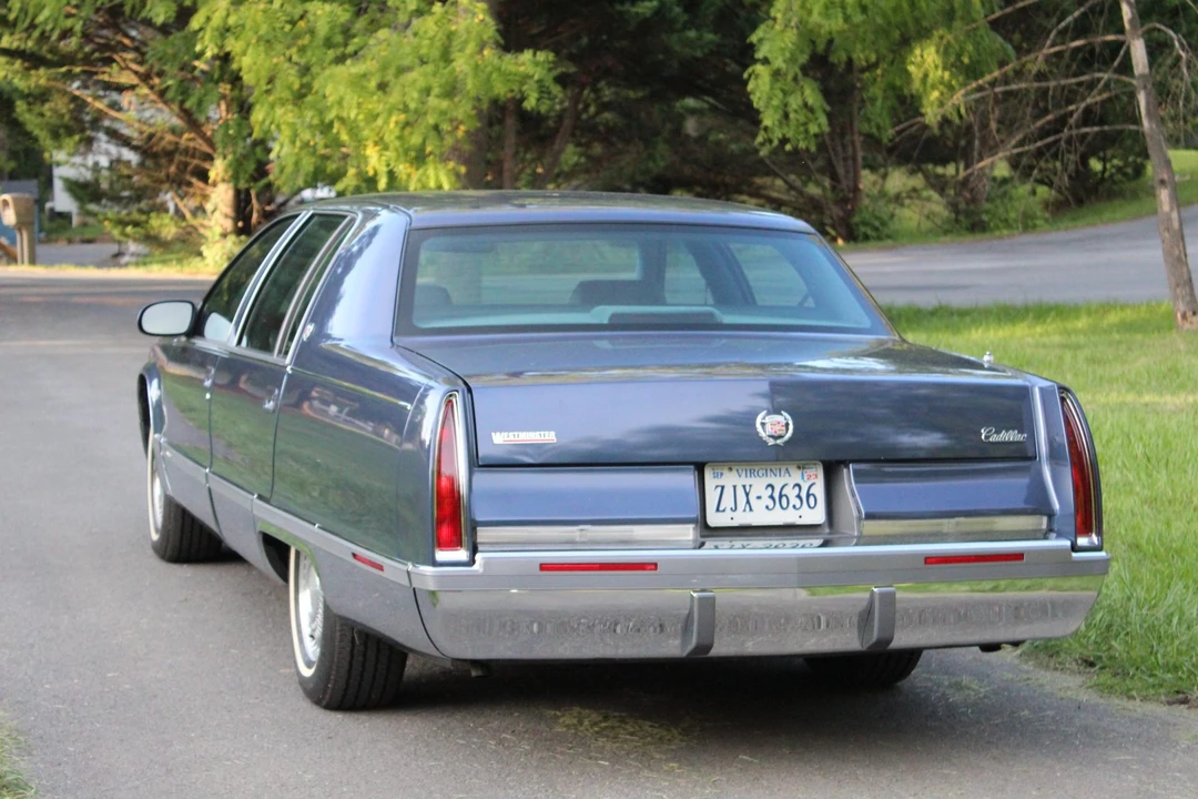 1996 Cadillac Fleetwood - Image 9 of 31