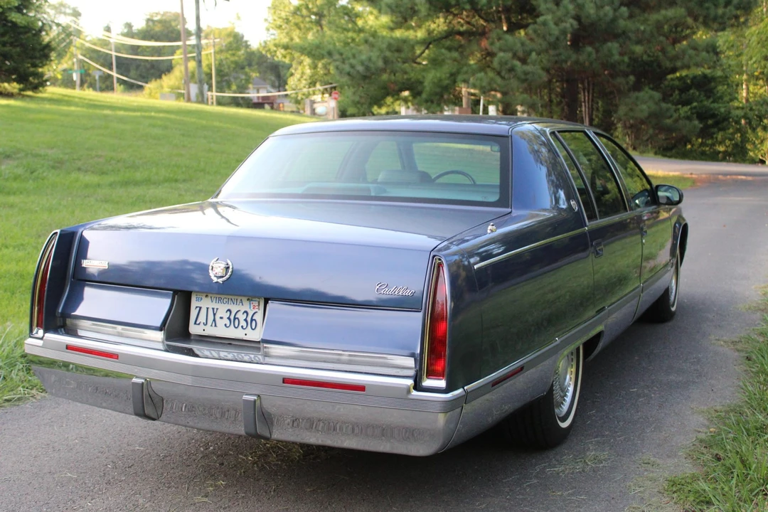 1996 Cadillac Fleetwood - Image 8 of 31