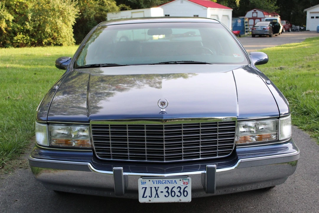 1996 Cadillac Fleetwood - Image 4 of 31
