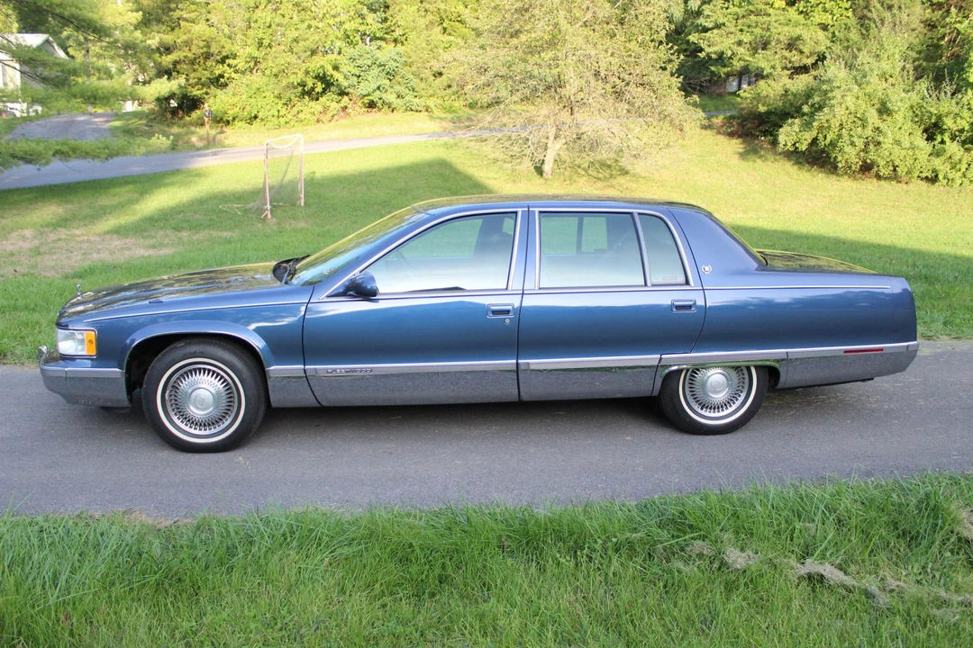 1996 Cadillac Fleetwood - Image 2 of 31