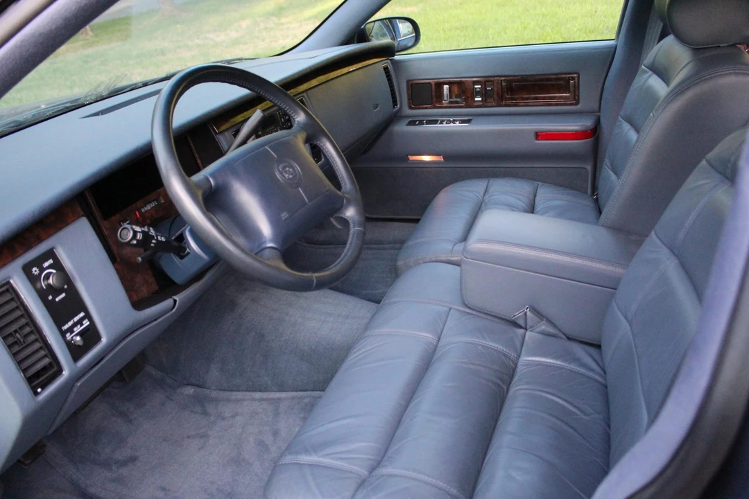 1996 Cadillac Fleetwood - Image 13 of 31