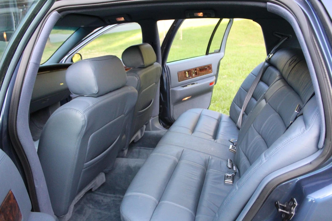 1996 Cadillac Fleetwood - Image 23 of 31