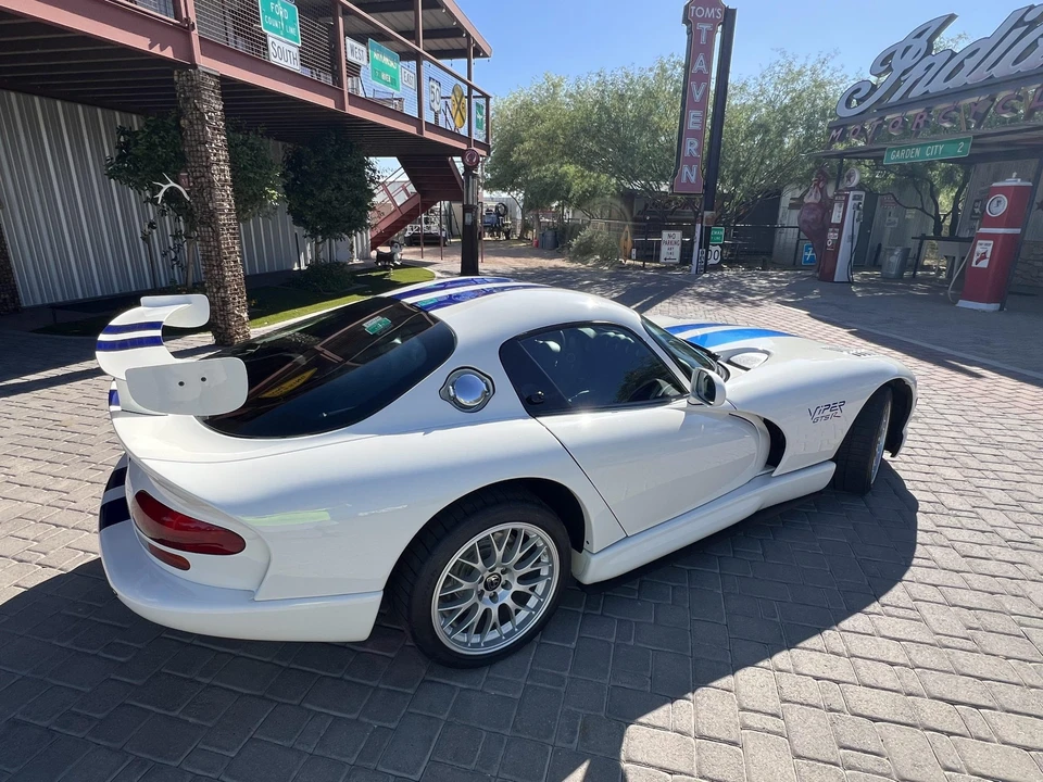 1998 Dodge Viper GTS 2nd Gen - Image 18 of 31