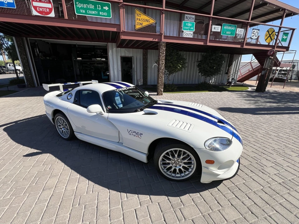 1998 Dodge Viper GTS 2nd Gen - Image 21 of 31