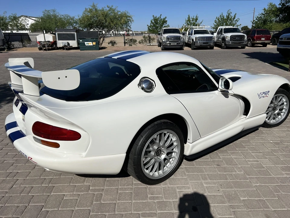 1998 Dodge Viper GTS 2nd Gen - Image 17 of 31