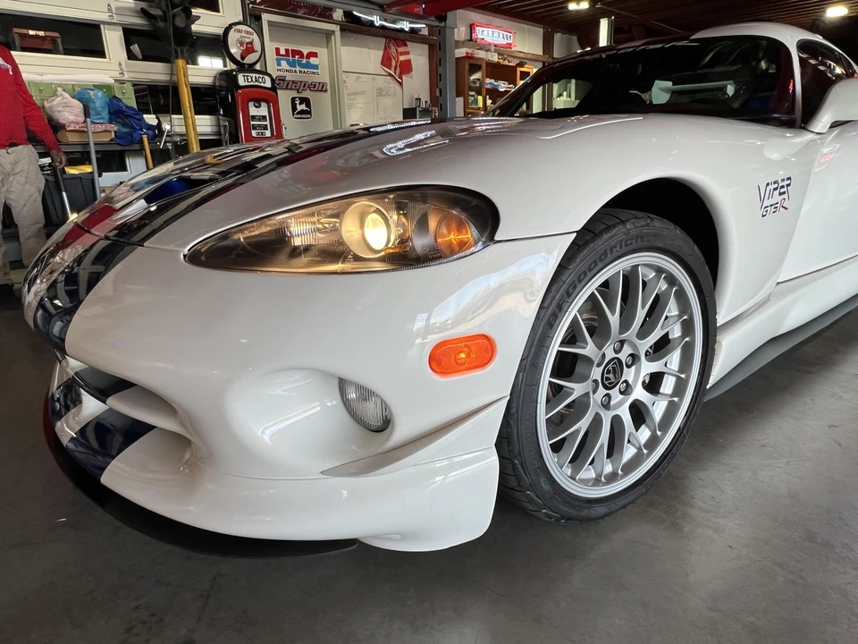 1998 Dodge Viper GTS 2nd Gen - Image 15 of 31