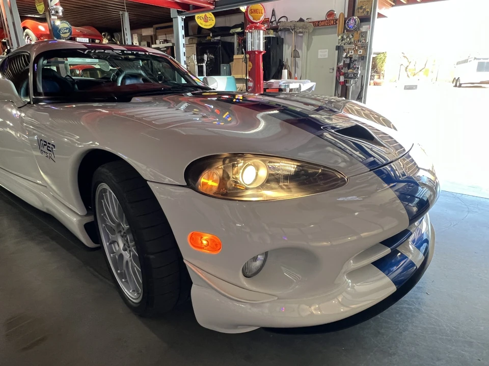 1998 Dodge Viper GTS 2nd Gen - Image 14 of 31