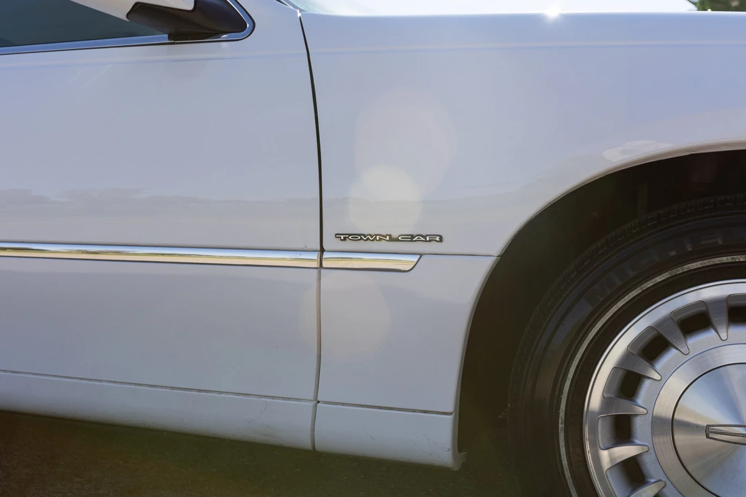 2000 Lincoln Town Car - Image 30 of 31