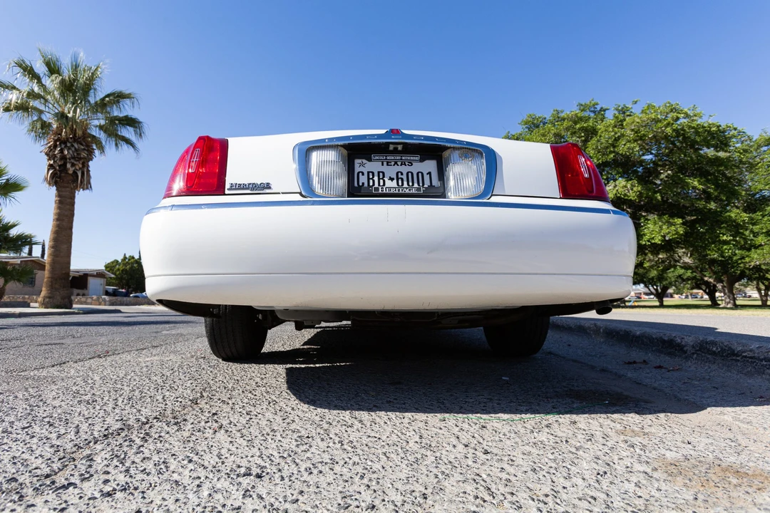 2000 Lincoln Town Car - Image 20 of 31