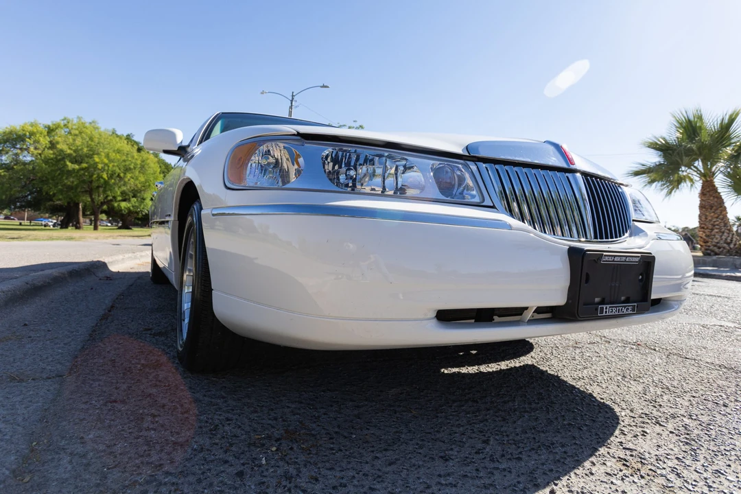 2000 Lincoln Town Car - Image 14 of 31