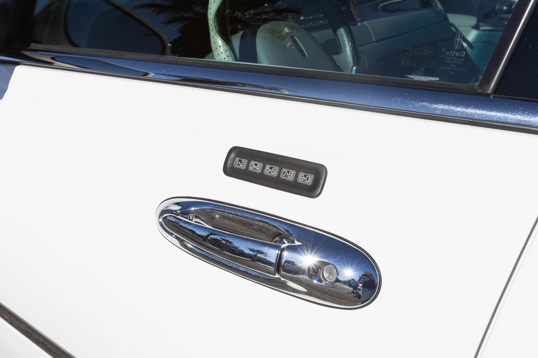 2000 Lincoln Town Car - Image 29 of 31