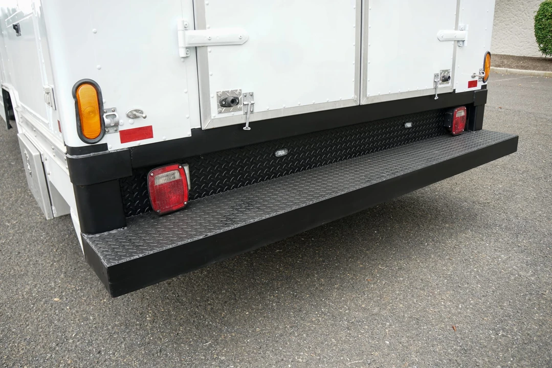 2001 Chevrolet Express - Image 24 of 31