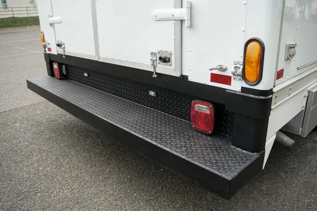 2001 Chevrolet Express - Image 26 of 31