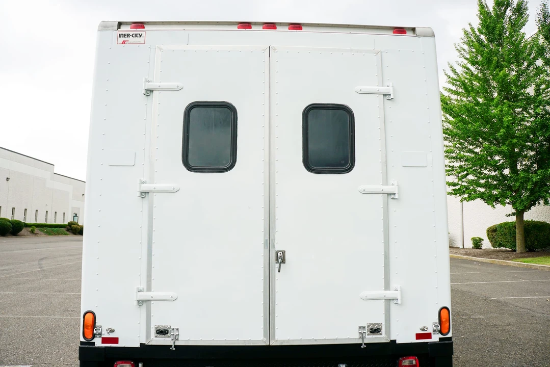 2001 Chevrolet Express - Image 5 of 31