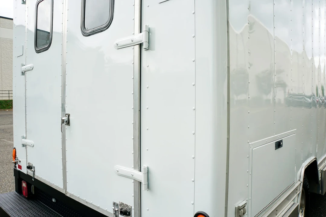 2001 Chevrolet Express - Image 30 of 31