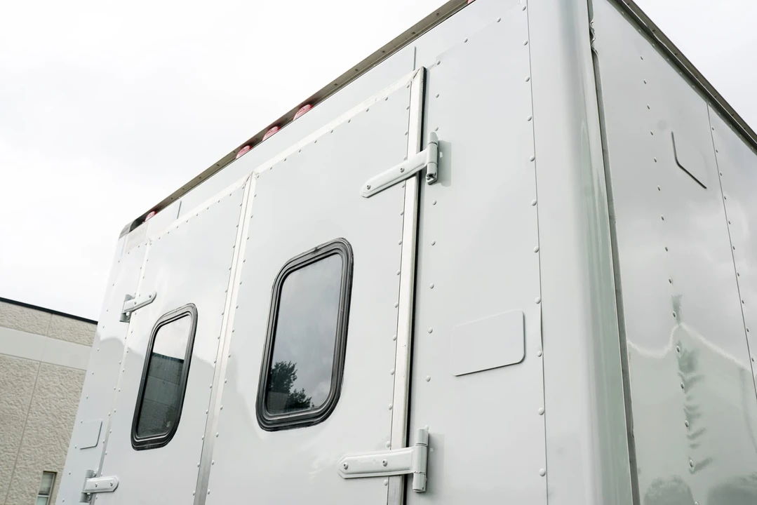 2001 Chevrolet Express - Image 27 of 31