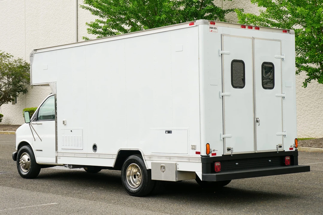 2001 Chevrolet Express - Image 3 of 31