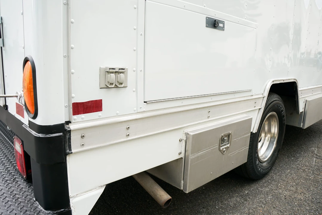 2001 Chevrolet Express - Image 31 of 31