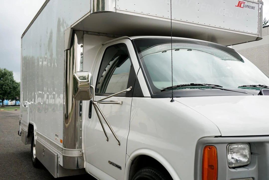 2001 Chevrolet Express - Image 11 of 31