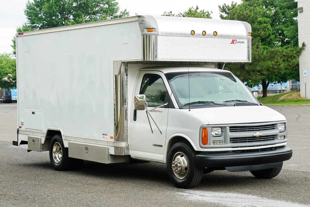 2001 Chevrolet Express - Image 8 of 31
