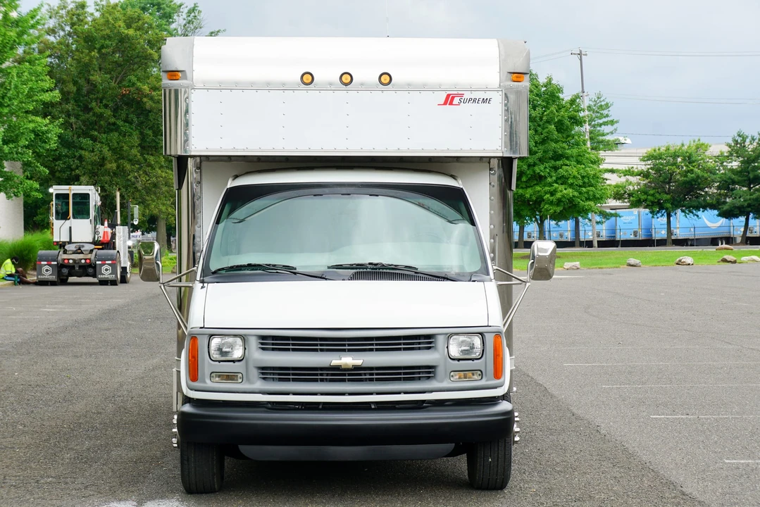 2001 Chevrolet Express - Image 9 of 31