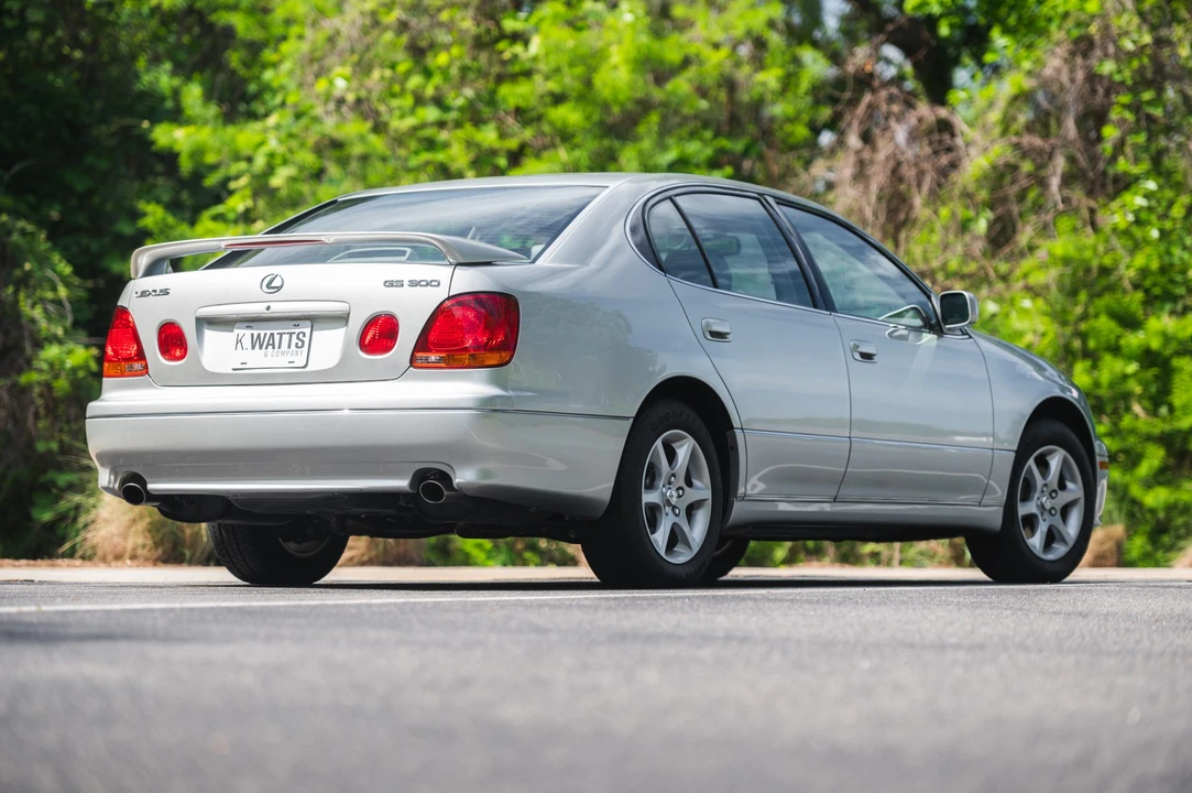 2001 Lexus GS 2nd Gen - Image 26 of 31