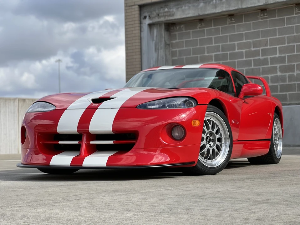 2002 Dodge Viper GTS 2nd Gen - Image 2 of 31