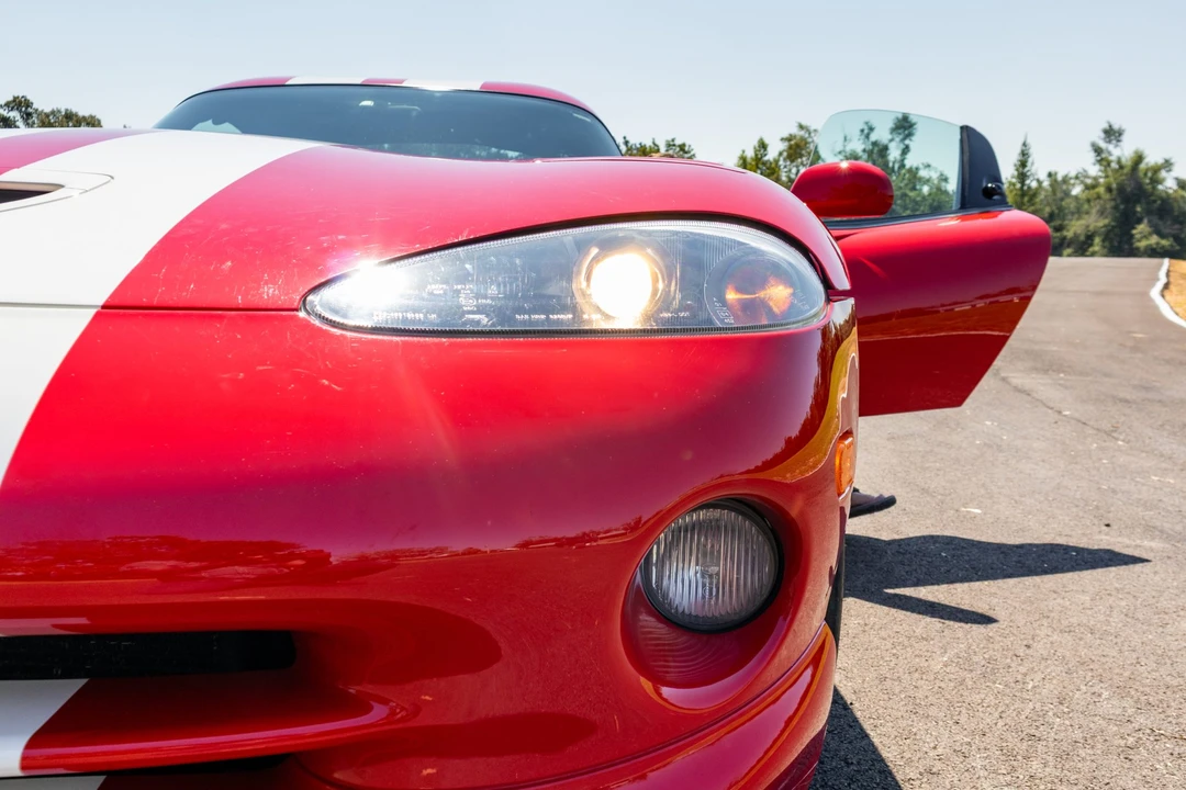 2002 Dodge Viper GTS 2nd Gen - Image 11 of 31