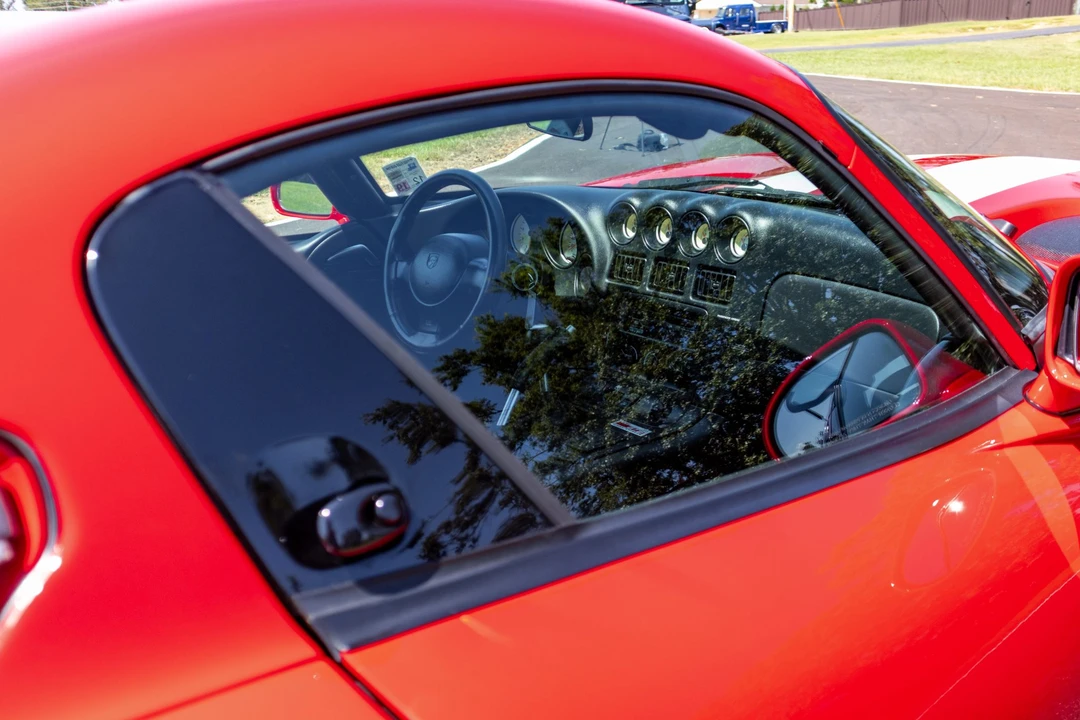2002 Dodge Viper GTS 2nd Gen - Image 17 of 31