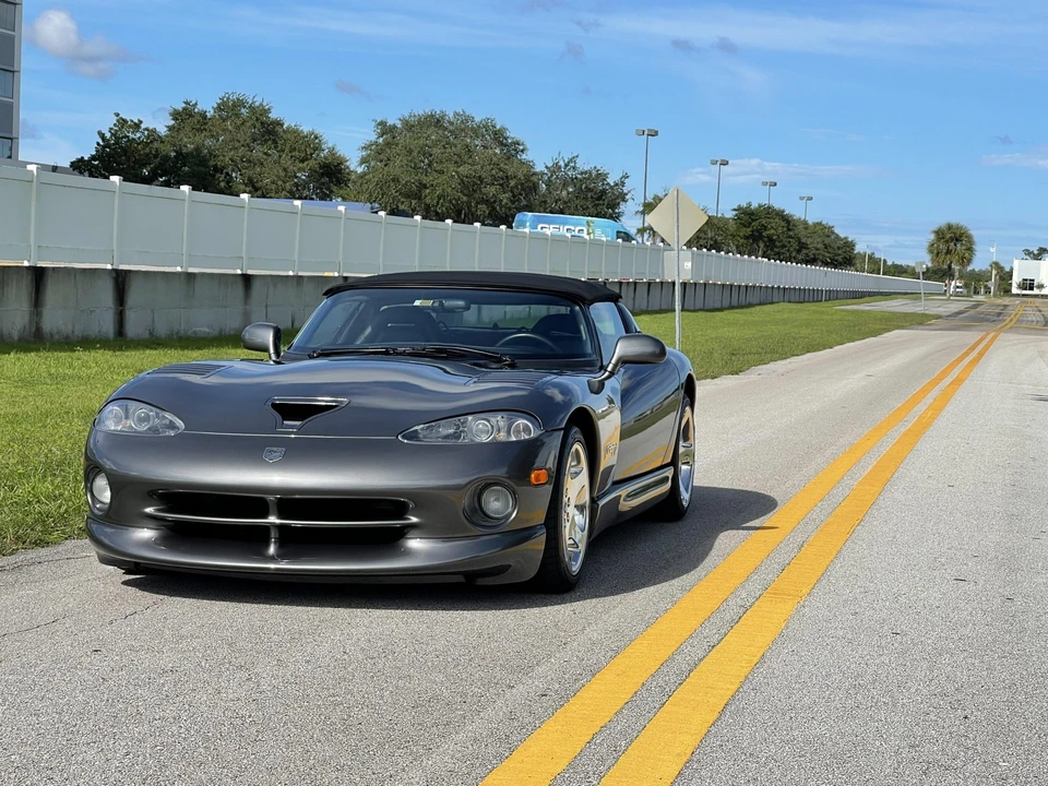 2002 Dodge Viper 2nd Gen - Image 2 of 31