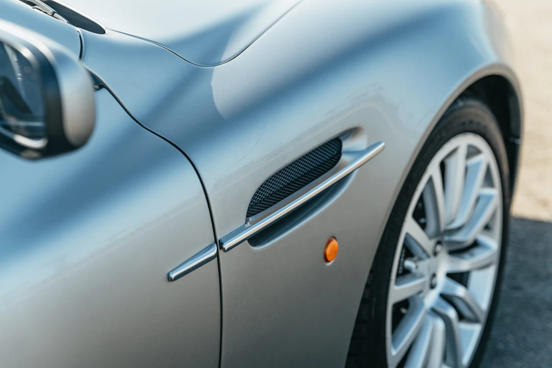 2003 Aston Martin Vanquish 1st Gen - Image 28 of 31