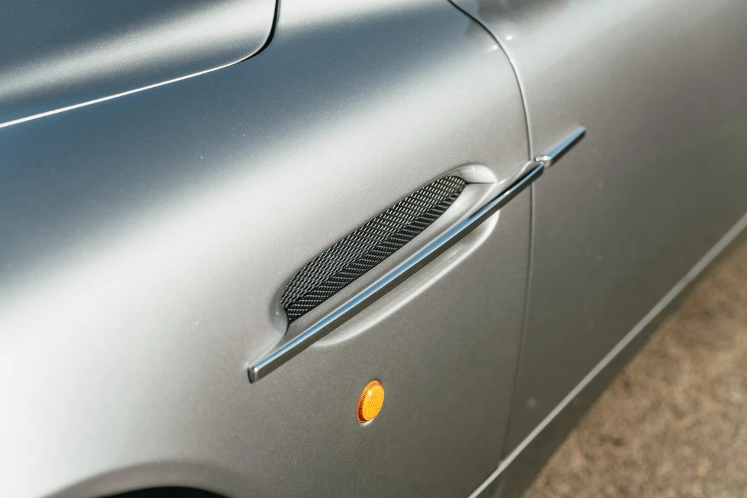 2003 Aston Martin Vanquish 1st Gen - Image 27 of 31