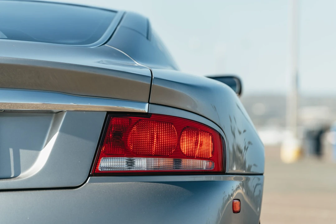 2003 Aston Martin Vanquish 1st Gen - Image 24 of 31