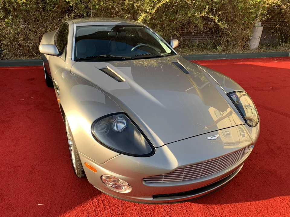 2003 Aston Martin Vanquish 1st Gen - Image 17 of 31