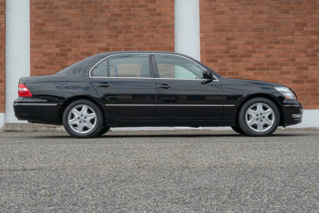 2004 Lexus LS 3rd Gen - Image 13 of 31