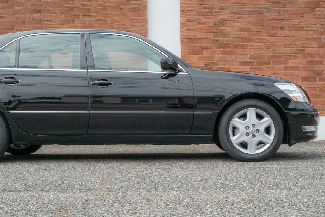 2004 Lexus LS 3rd Gen - Image 17 of 31