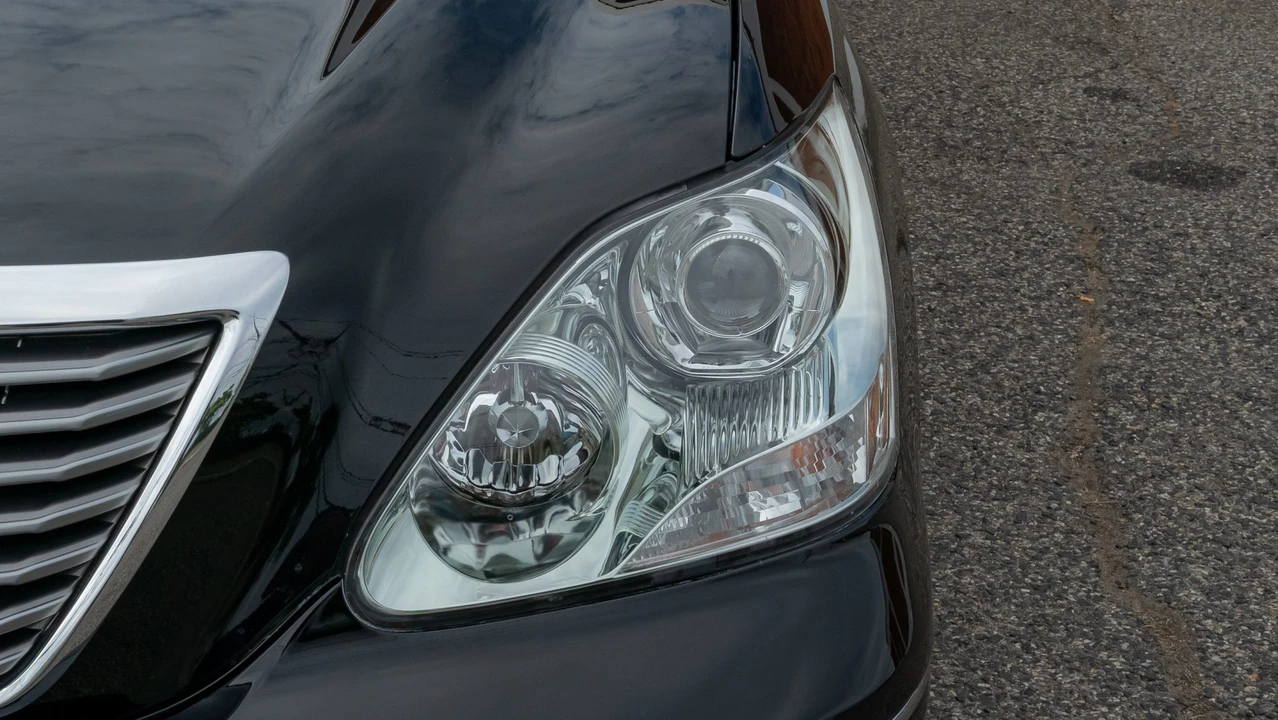 2004 Lexus LS 3rd Gen - Image 25 of 31